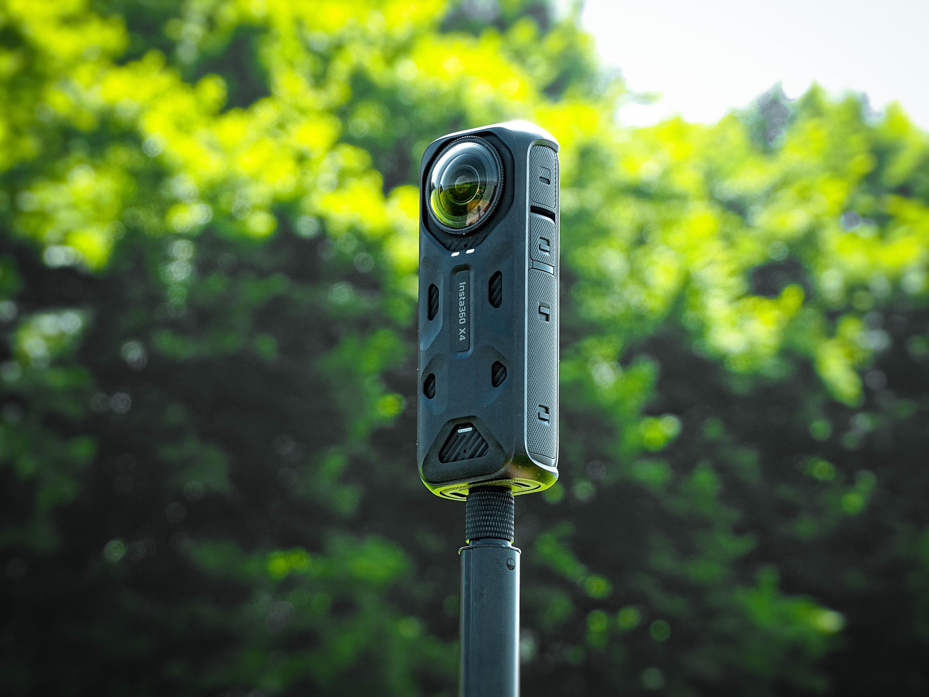 A one-click 360 camera